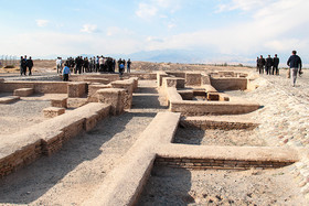 کشف اسکلت انسان و سفالینه‌هایی از دوران ساسانیان در خلیل‌آباد